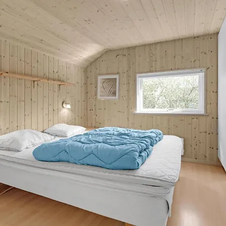 Dom wakacyjny Beautiful In Vaeggerlose With Sauna Bøtø By