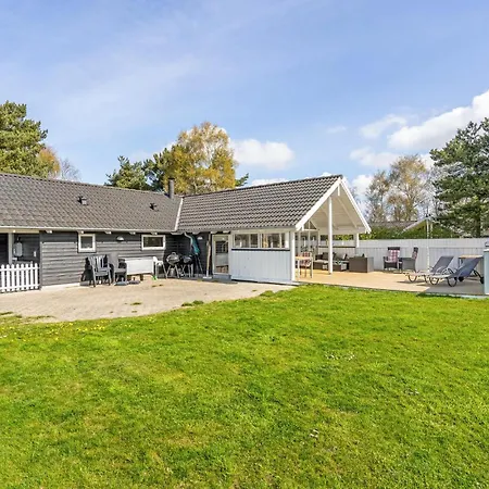 4 Bedroom Beautiful In Vaeggerlose * Bøtø By