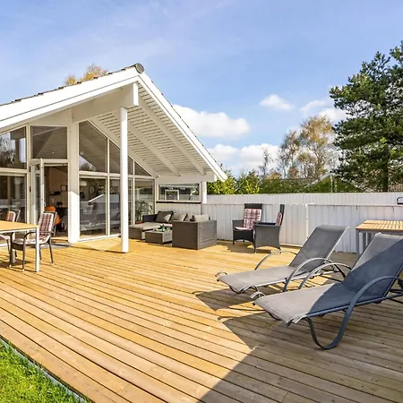 بيت للعطل 4 Bedroom Beautiful In Vaeggerlose